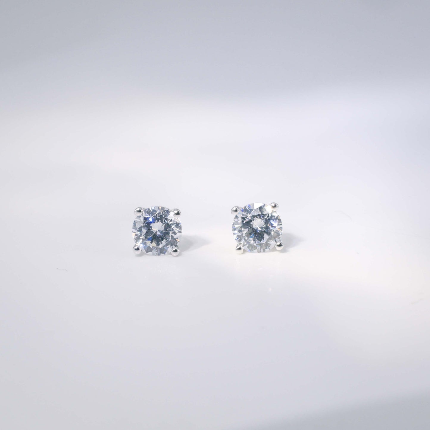 In-Stock FME2010 0.60cts  4-Prong Lab Grown Diamond Stud Earrings <High Quality>